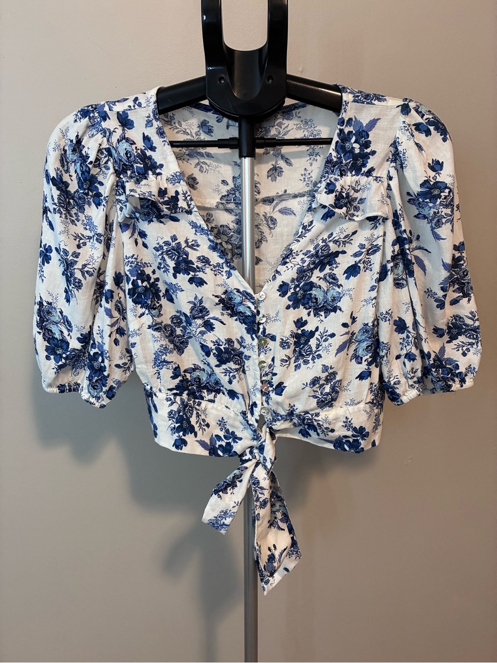 Cupcakes and Cashmere XS Blue Floral Linen Blend Tie Front Puff Sleeve Top
